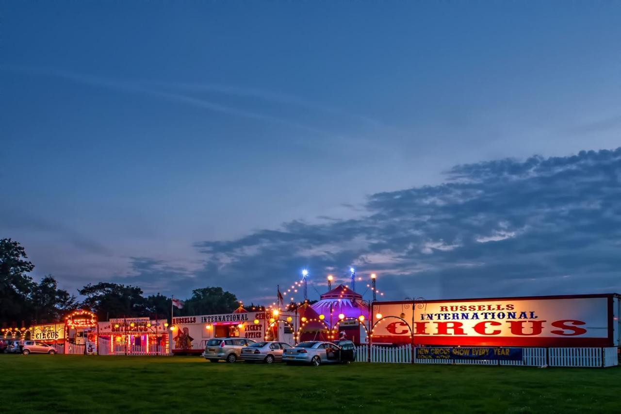 Vintage, Circus Holiday Home Мейблторп Экстерьер фото