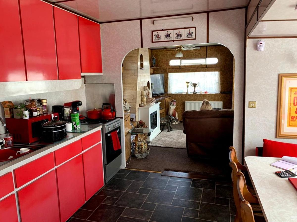 Vintage, Circus Holiday Home Мейблторп Экстерьер фото